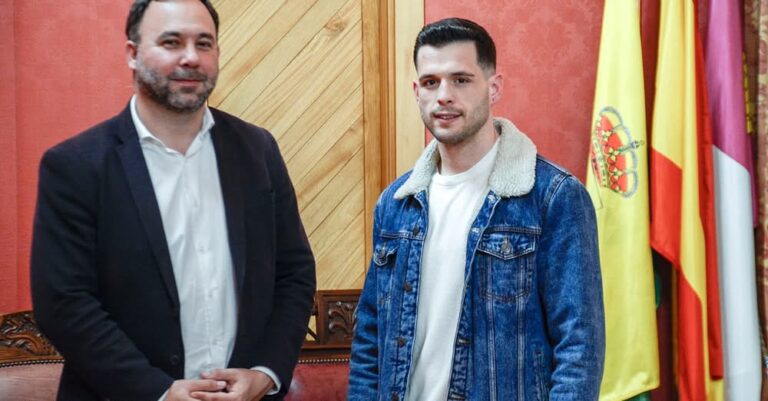 Alcalde Javier Navarro felicita a flamante campeón de España por alcanzar nuevo título profesional