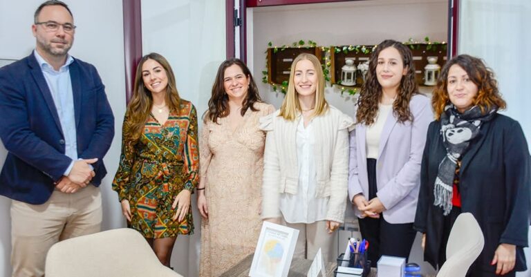 Alcalde Javier Navarro visita el nuevo y moderno Centro de Psicología de Esther Mezcua