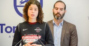 María Parra Anuncia su Segundo Reto Solidario en el Ayuntamiento, a Celebrarse en la Pista de Atletismo el 20 de Septiembre de 2025