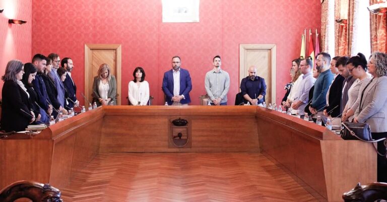 Pleno de la Corporación del Mes Celebrado a Pesar de la Ausencia Justificada de Dos Concejales del Gobierno