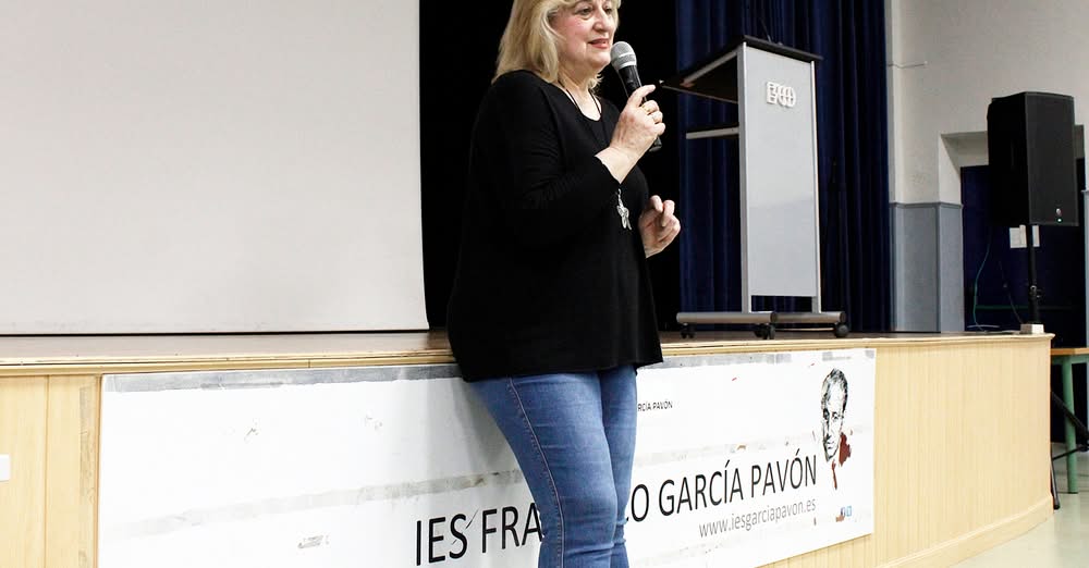 Clausura del Plan Municipal de Lectura protagonizada por la Reina en el IES García Pavón esta mañana