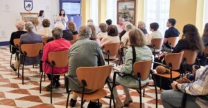 Día Especial: Conferencia en la Sala Francisco Carretero del Ayuntamiento Destaca en la Agenda Municipal del Domingo