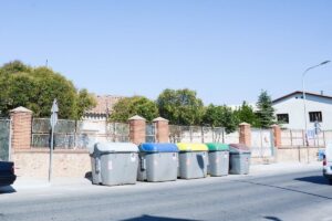 El Ayuntamiento Tomelloso sanciona a un vecino por tirar en la vía pública colchones, muebles de madera y un frigorífico