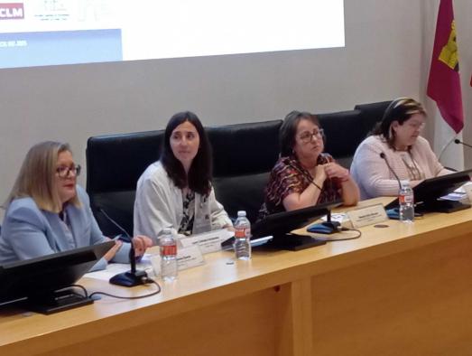 El Gobierno regional reconoce el trabajo de las asociaciones de fibromialgia en Ciudad Real para sensibilizar y mejorar la calidad de vida.