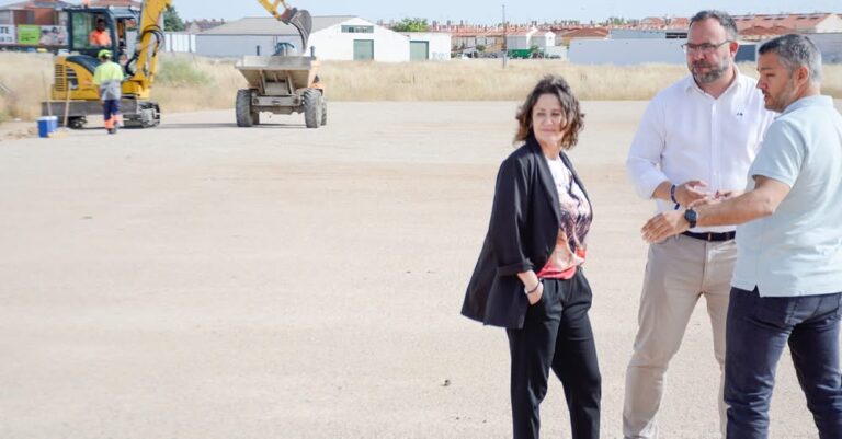 Alcalde Javier Navarro Muelas y Concejal de Obras Carmen López inspeccionan avances en los terrenos de Tomelloso