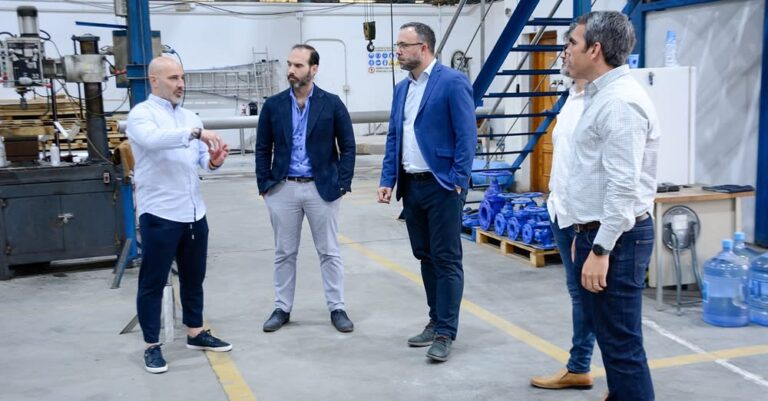 El Alcalde de Tomelloso Recorre el Grupo Mezgar: Un destacado referente en Equipos de Tratamiento Especializado