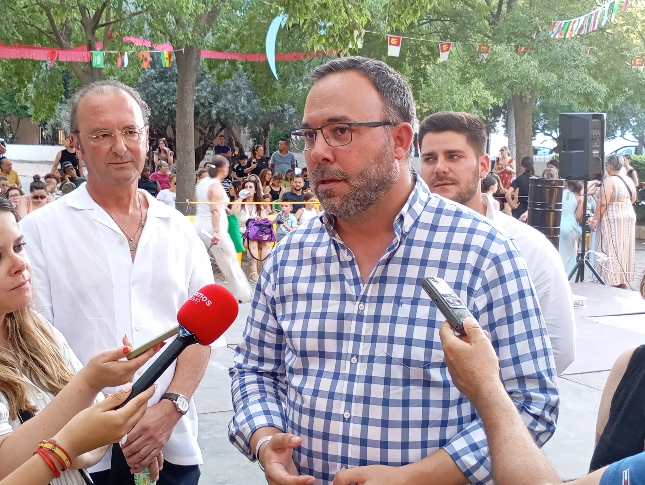 Inauguración de las Fiestas del Barrio San Juan: Brilla con Alta Participación Vecinal y Emocionante Pregón del Abogado y Escritor …