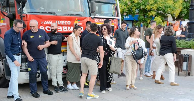 La Plaza de España en Tomelloso renace como espacio artístico con la nueva exposición fotográfica ‘Los 4 Elementos’