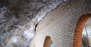 Propuesta para la Estabilización de Cuevas Antrópicas Urbanas: Un Proyecto del Estudio Aguado + Vellés + Aperte para el Ayuntamiento