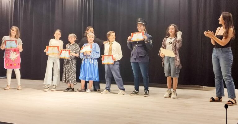 Tomelloso Youth Center Celebra una Jornada de Creatividad y Convivencia con Exhibición de Talleres