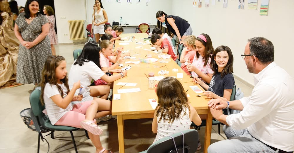 Alcalde de Tomelloso, Javier Navarro, e Inspectora de Cultura, Inés Losa, Visitan la Casa de Cultura Esta Mañana para Evaluar…