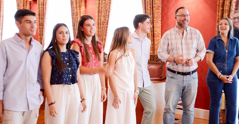 Ayuntamiento de Tomelloso Acoge la Recepción Oficial de las Madrinas y Padrinos de la Próxima Feria