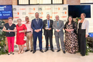 Javier Navarro Acompaña a la Asociación de Amigos de las Cuevas de Tomelloso en Recepción del Premio a la Conservación del Patrimonio