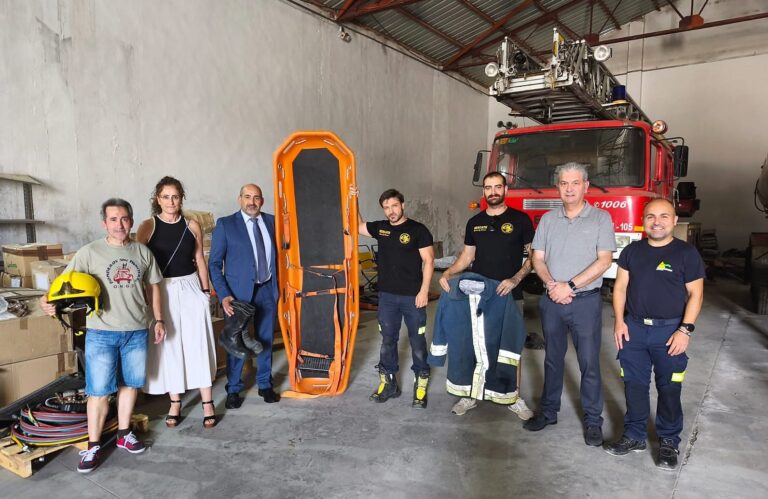 El SCIS efectúa una donación solidaria a Bomberos Sin Fronteras para apoyar proyectos de extinción de incendios.