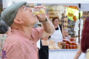El Ayuntamiento de Tomelloso comparte 35 nuevas imágenes del Mercado Tradicional en la Feria 2025 en su Álbum XIX