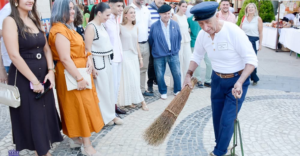 La Plaza de España Renueva Tradiciones con la Celebración del XIX Mercado Tradicional