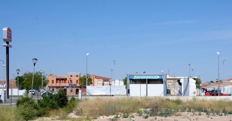 Nueva Estación de Recarga y Estacionamiento en la Calle María López de la Parra: 13 Plazas Disponibles, Incluyendo Acceso para Discapacitados