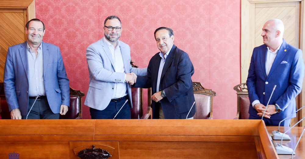 Pedro Barato, Presidente Nacional de ASAJA, Representa a Jóvenes Agricultores de Ciudad Real en Encuentro con Alcalde de Tome