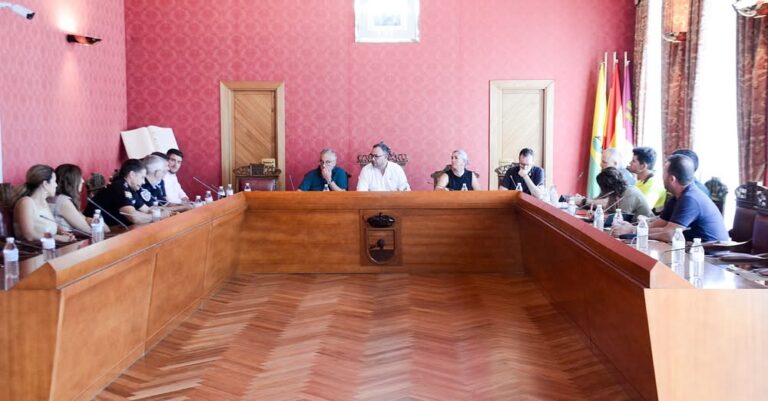 Reunión de la Junta Local de Seguridad en el Ayuntamiento de Tomelloso Conmemora Evento Próximo