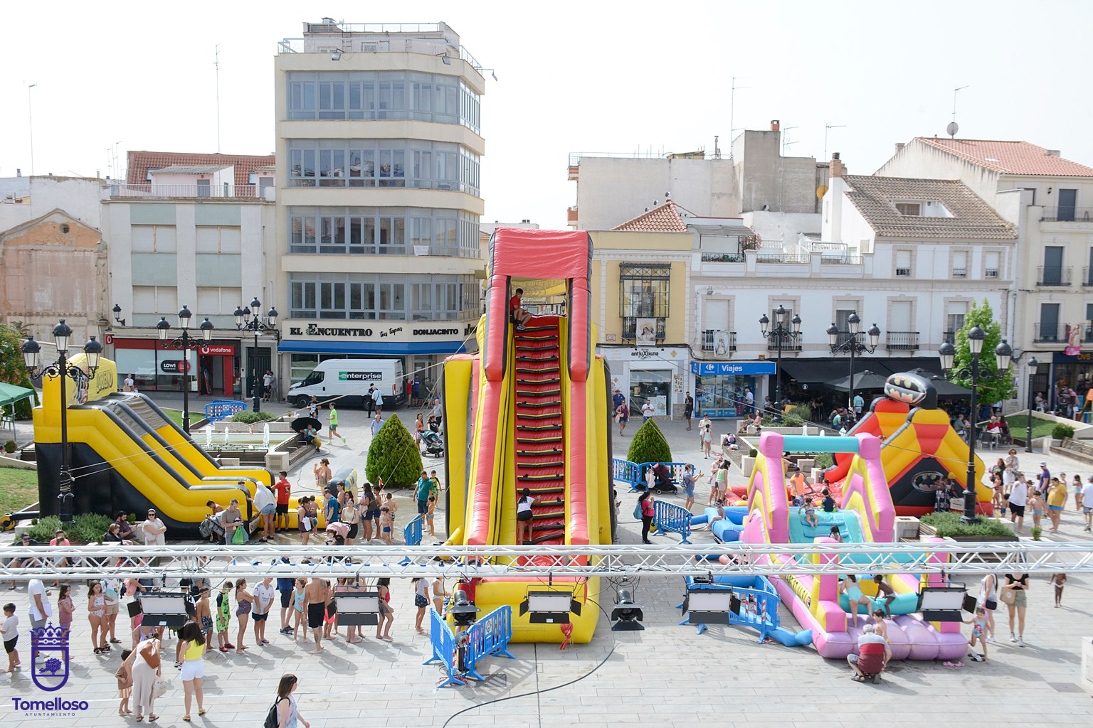 Tomelloso Ayuntamiento Actualiza Álbum con Imágenes de la Fiesta Deportiva Acuática con Hinchables