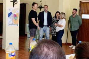 El Alcalde de Tomelloso, Javier Navarro, Apoya a la Asociación Salud Mental Tomelloso – Puertas Abiertas en su Actividad del Martes