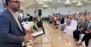 El Ayuntamiento aumenta un 8% las ayudas para las entidades que atienden a los mayores, según Navarro