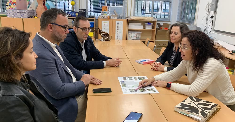 El Ayuntamiento y el CEIP San Isidro unen esfuerzos para ‘renaturalizar’ su patio