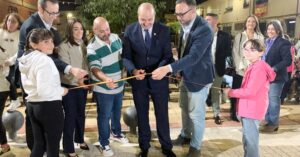 Iniciación de las Festividades del Barrio del Pilar: Un Emotivo Pregón de Pedro García Ocaña Añade Sentimiento a la Ceremonia del Corte Tradicional de Cinta