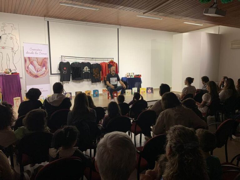 La Biblioteca Municipal prosigue con la Semana de las Bibliotecas: ¡Hoy presentamos al escritor y cuentacuentos José Carlos Andres! La Biblioteca Municipal prosigue con la Semana de las Bibliotecas: ¡Hoy presentamos al escritor y cuentacuentos José Carlos Andres!