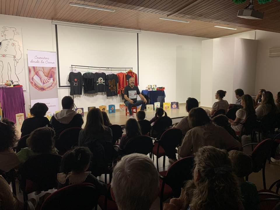 La Biblioteca Municipal prosigue con la Semana de las Bibliotecas: ¡Hoy presentamos al escritor y cuentacuentos José Carlos Andres!