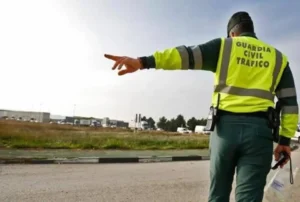 La Guardia Civil arresta al conductor de un autobús por exceder el límite legal de alcoholemia en la A-43.