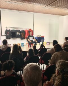 ¡Hoy en la Semana de las Bibliotecas de la Biblioteca Municipal! El Escritor y Cuentacuentos José Carlos Andrés ilumina Tomelloso con su talento