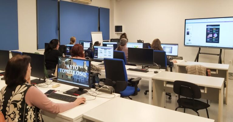 Curso de Diseño Gráfico con Canva para Trabajadores Municipales se Cierra Exitosamente en Tomelloso