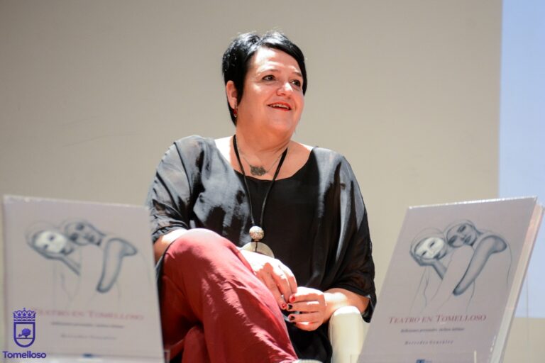 El Ayuntamiento de Tomelloso Reveala Nuevas Fotos de la Presentación del Libro ‘El Teatro en Tomelloso’ de M. González