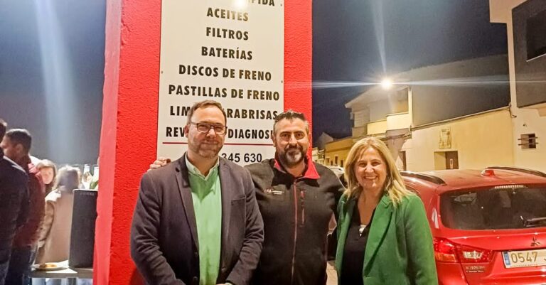 Inauguración de Olmedo Powerr Neumáticos: un nuevo taller de mecánica rápida promovido por el empresario Anton, celebrada por el Ayuntamiento
