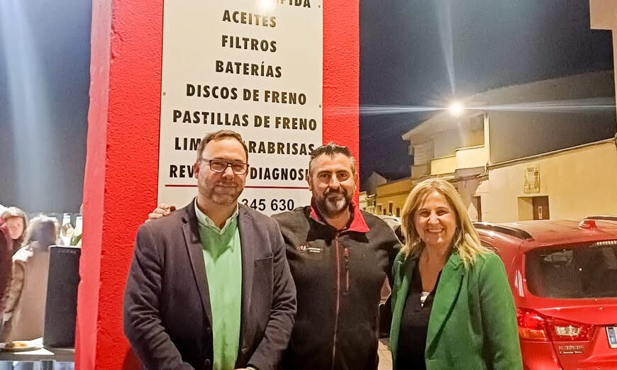 Inauguración de Olmedo Powerr Neumáticos: un nuevo taller de mecánica rápida promovido por el empresario Anton, celebrada por el Ayuntamiento