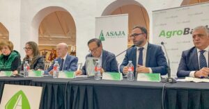 Javier Navarro subraya la necesidad de innovación, sostenibilidad y profesionalización para el desarrollo futuro del sector agrario y ganadero