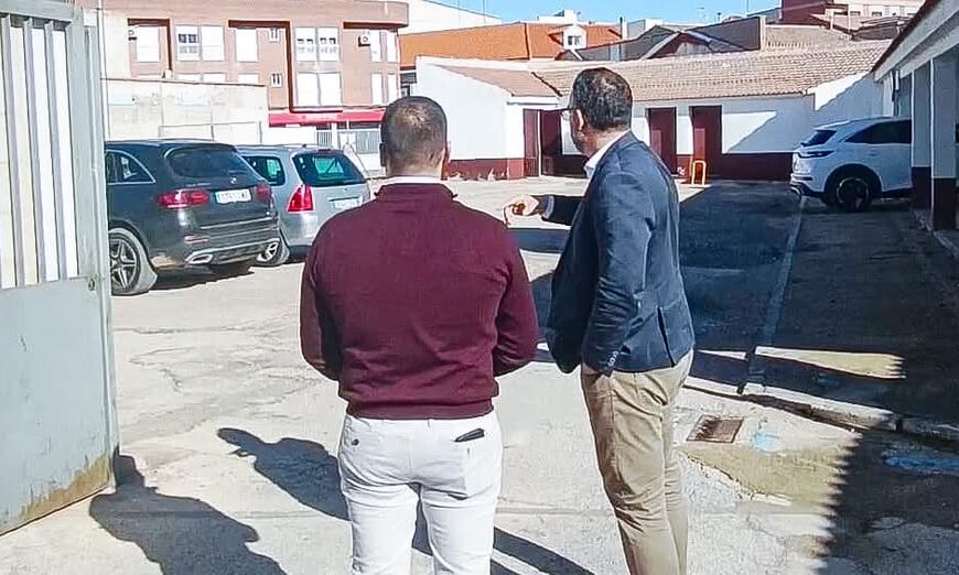 Renovación y Ampliación del Aparcamiento junto al Mercado de Abastos: Nueva Zona de Juegos Infantiles en Proyecto