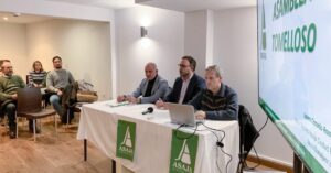 El Alcalde Refuerza Su Apoyo al Sector Agrario durante la Asamblea Informativa de ASAJA, Haciendo Especial Énfasis en los Viticultores