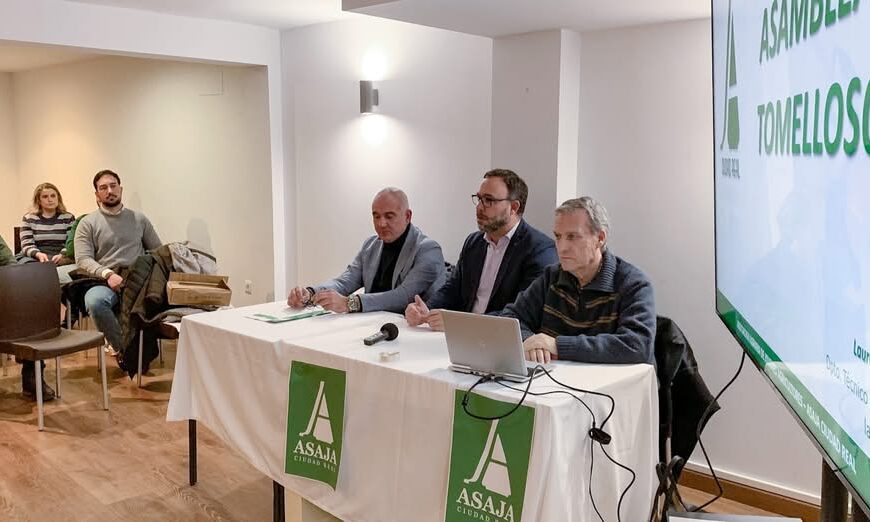 El Alcalde Refuerza Su Apoyo al Sector Agrario durante la Asamblea Informativa de ASAJA, Haciendo Especial Énfasis en los Viticultores