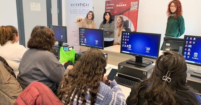 Elena Villahermosa Clausura un Curso de Competencias Digitales para Mujeres, Promovido por INSERTA Empleo