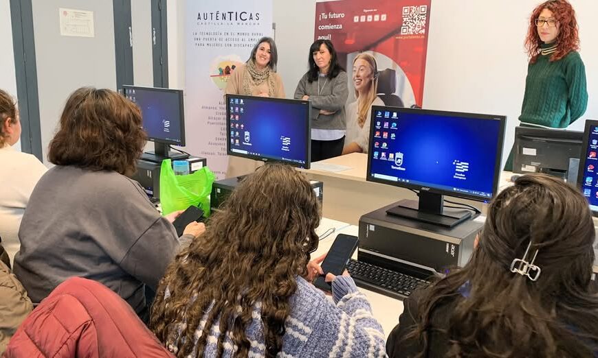 Elena Villahermosa Clausura un Curso de Competencias Digitales para Mujeres, Promovido por INSERTA Empleo