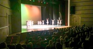 Exitosa Tercera Edición del Festival Navideño contra el Cáncer en el Teatro Municipal: Agradecimiento del Alcalde a la Junta Local