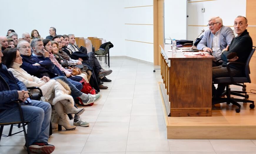 Explorando la Historia y Legado Espiritual y Artístico de las Capillas: Revelaciones de la Conferencia en el Centro Parroquial