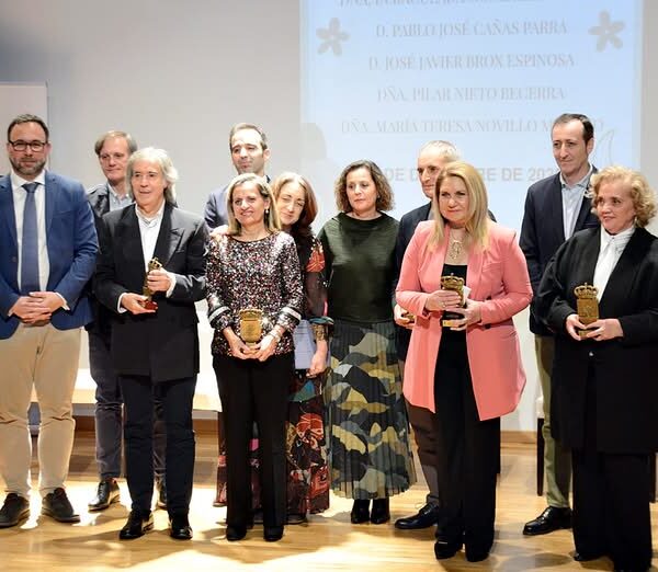 Homenaje a Docentes en el Auditorio López Torres: Un Evento Entrañable en el Calendario Educativo Local