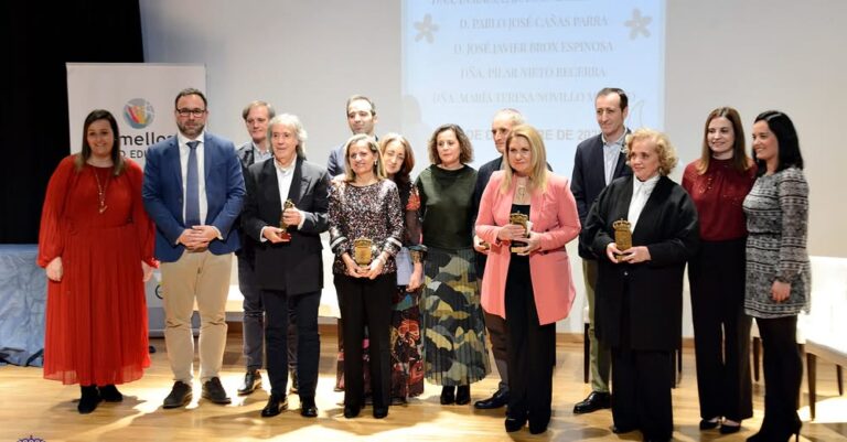 Homenaje a Docentes en el Auditorio López Torres: Un Evento Entrañable en el Calendario Educativo Local