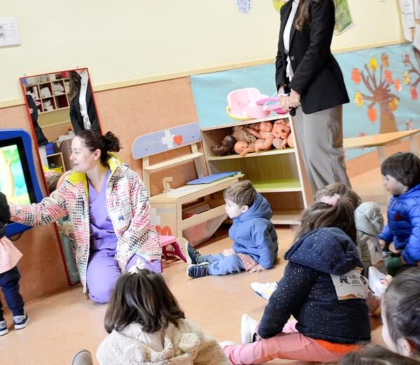 La Escuela Infantil Lorencete estrena nueva pantalla interactiva adaptada para niños pequeños