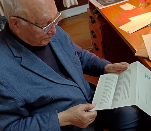 Alcalde Javier Navarro celebra el 90 cumpleaños de Valentín Arteaga, transmitiendo el afecto y buenos deseos de toda la ciudad