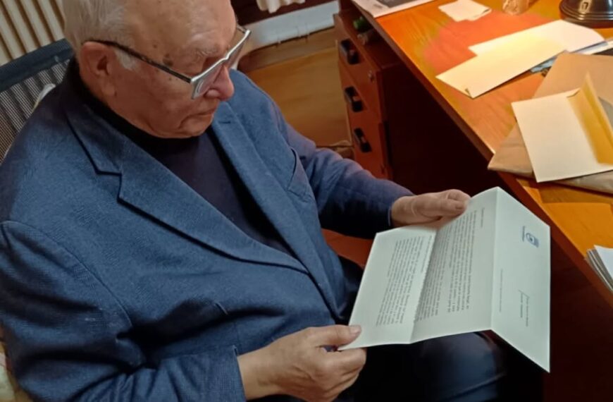 Alcalde Javier Navarro felicita a Valentín Arteaga, Hijo Adoptivo de Tomelloso, en su 90 cumpleaños, transmitiéndole afecto y buenos deseos