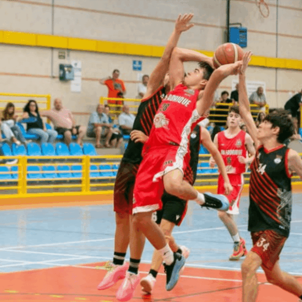 Intensa Jornada 10: Resultados Sorprendentes en la Liga de Baloncesto Local